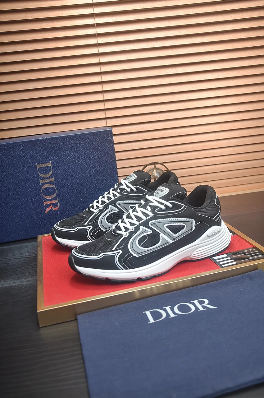 Men's men's shoes 💰: 500💶 (top original order) Brand: Dior (Dior) Standard code: Men's code 38-44 (45 customized) Grade: Same as the official website Material: Top original cowhide spliced ​​together Original wear-resistant and lightweight outsole Style category: Fashionable casual shoes Distinguished luxury brand elements top luxury Color: Actual picture color
